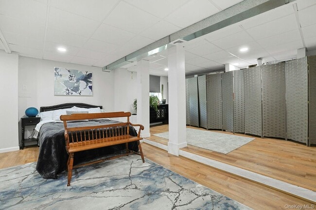 Building Photo - 32 School St