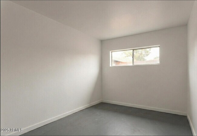 Building Photo - 3713 E Glenrosa Ave