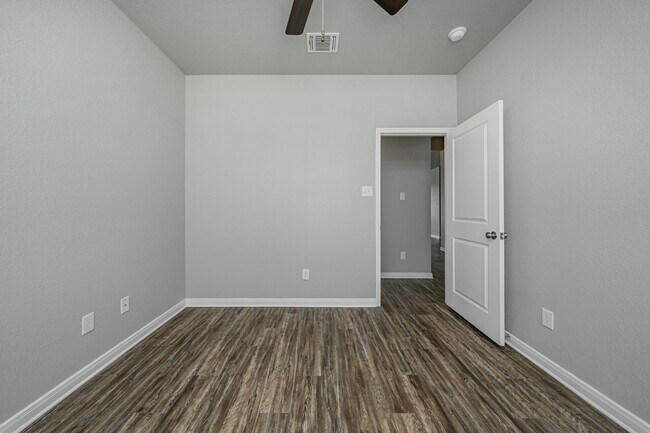 Building Photo - 8227 Bluefield Dr
