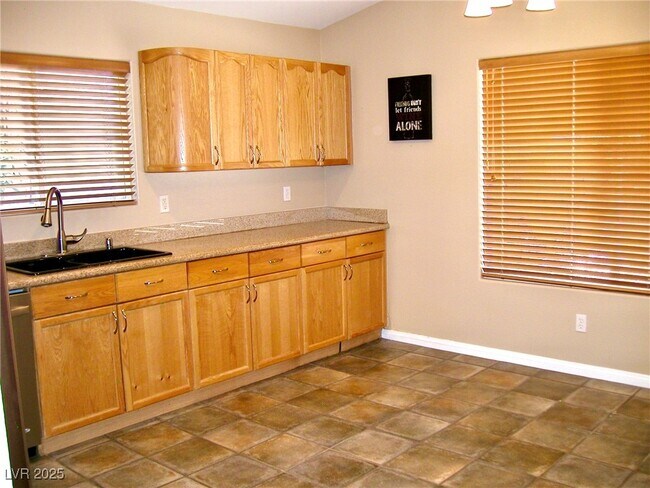 Building Photo - 212 Horizon Peak Dr