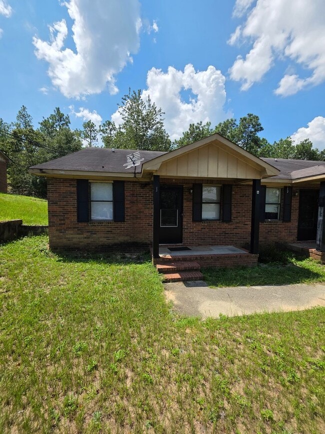 Building Photo - 3 Bedroom End Unit