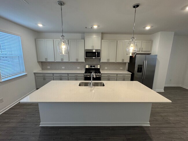 Building Photo - Beautiful 4 bed 3.5 Bath Home in Heart of Lawrenceville!