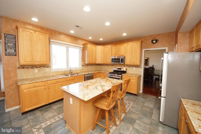 Building Photo - 43 Pickering Dr