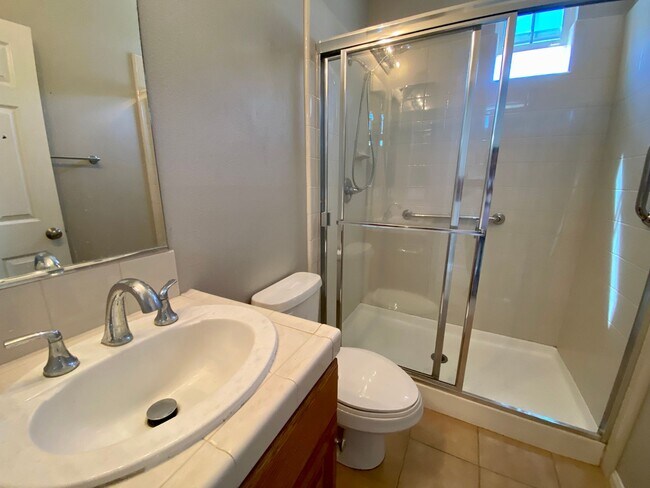 Building Photo - Executive 5 BR Home With Pool RV Parking H...