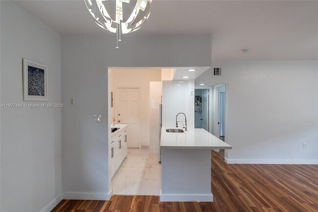 Building Photo - 1205 Marseille Dr