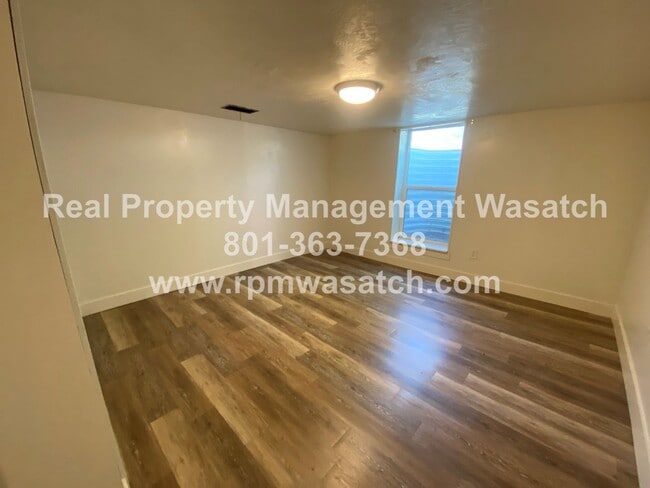 Building Photo - Take a Look at This 4 Bedroom 2 Bathroom H...