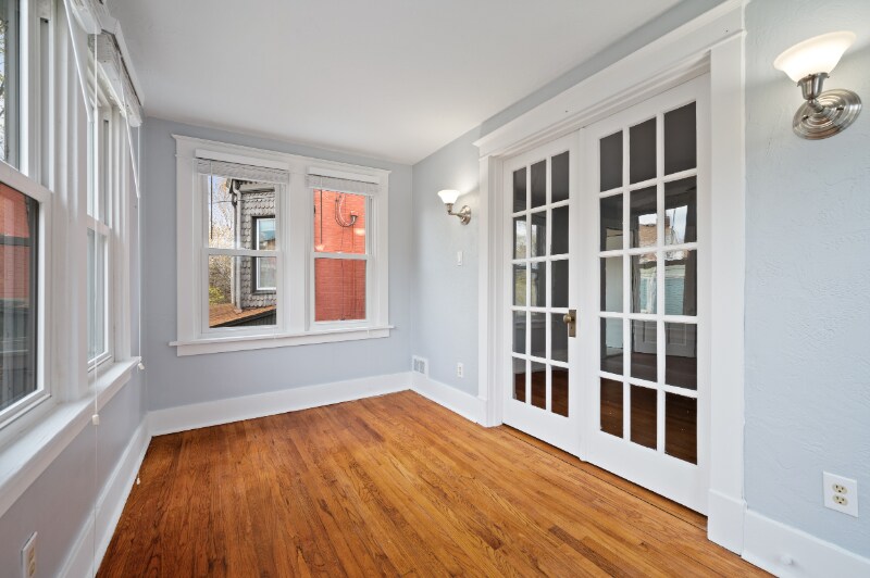 Building Photo - 215 Elysian St