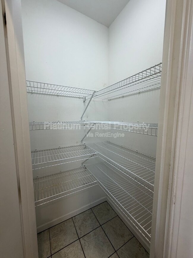 Building Photo - 3440 Alexander Cir