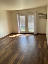 Building Photo - Immaculate Updated 2 Bedroom with 1 Bath