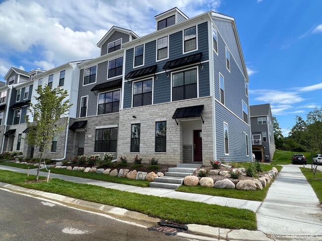Building Photo - 2875 Rayfield Ave