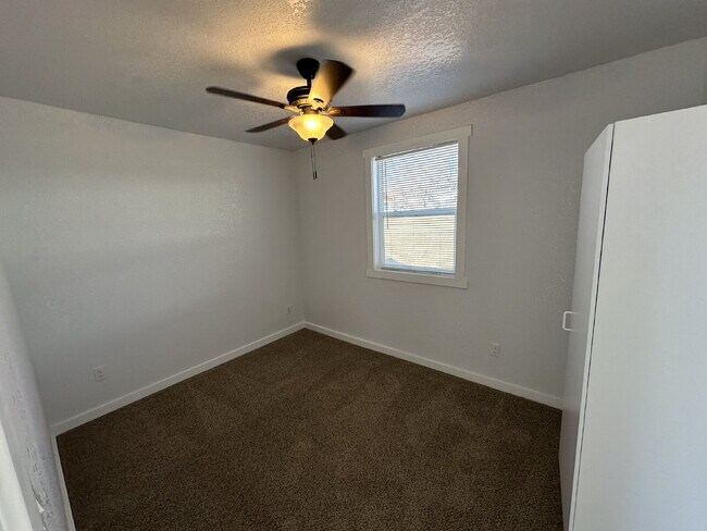 Building Photo - "Charming Little 2-Bedroom Gem on North 5th Street with Elegant Granite Touches!"