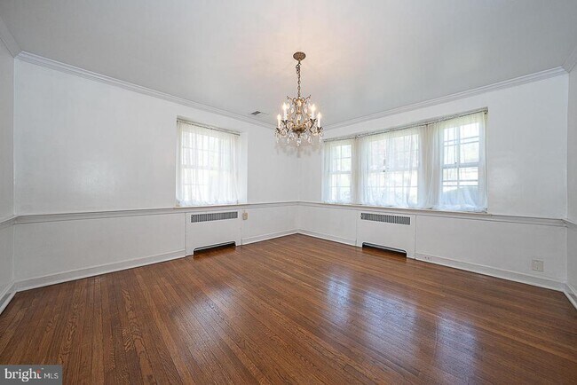 Building Photo - 714 Greythorne Rd