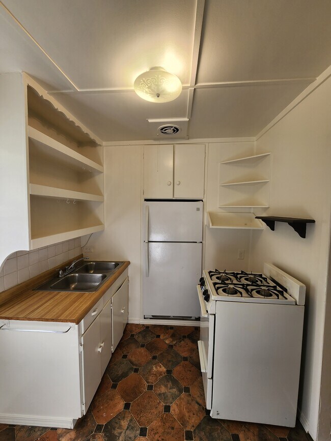 Building Photo - 3700 Vantage Ave