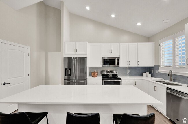 Building Photo - 1693 Crimson Oak Dr