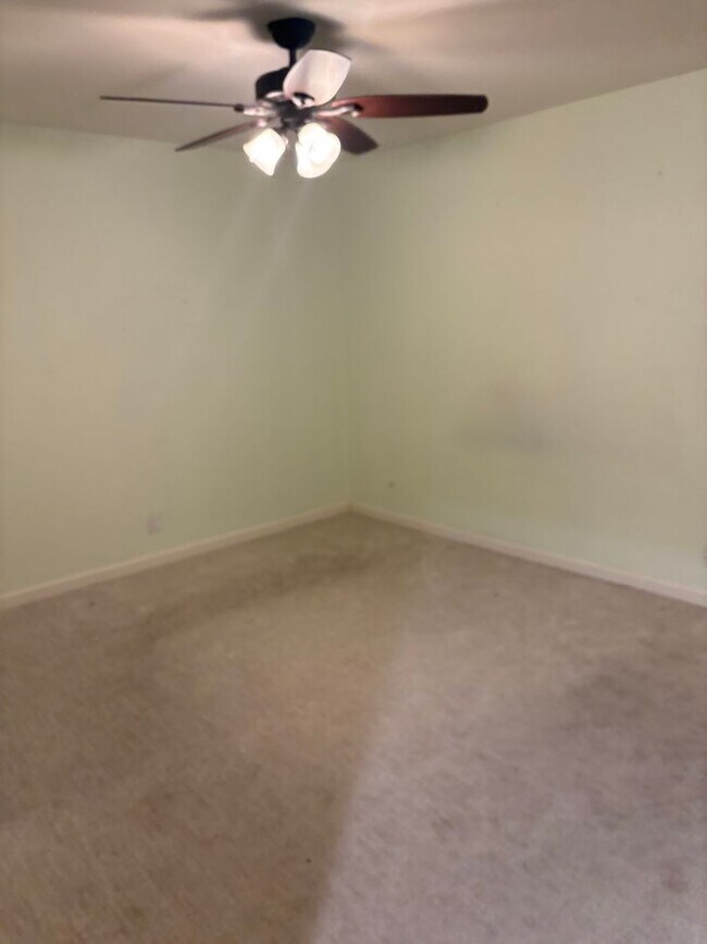 Building Photo - 5420 Roundtree Ct
