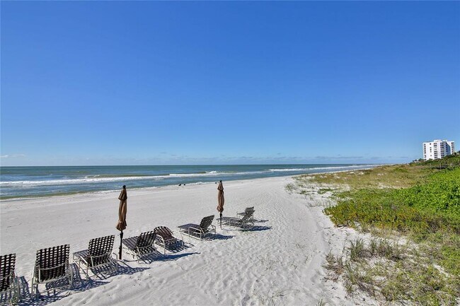 Building Photo - 775 Longboat Club Rd