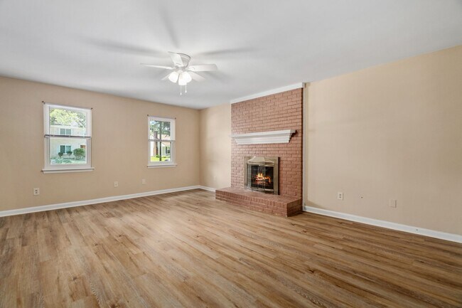 Building Photo - 4117 Rainbow Dr