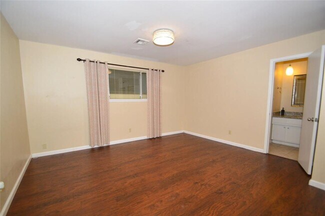 Building Photo - 12027 Hillcroft St