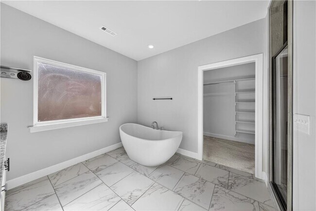 Building Photo - 1140 Hope St