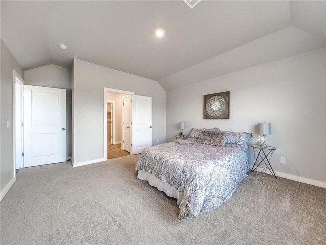 Building Photo - 1270 Lakeview Dr