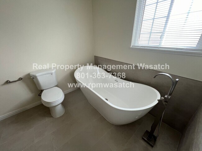 Building Photo - Come See this Beautiful, Recently Remodeled 3 Bedroom, 2.5 Bathroom Draper Town Home With HALF OF...