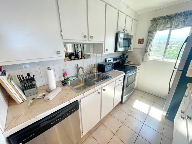 Building Photo - Live the Maui Dream – Modern 2-Bed, 2-Bath...