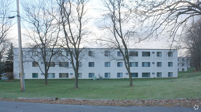 Primary Photo - Governor's Gate