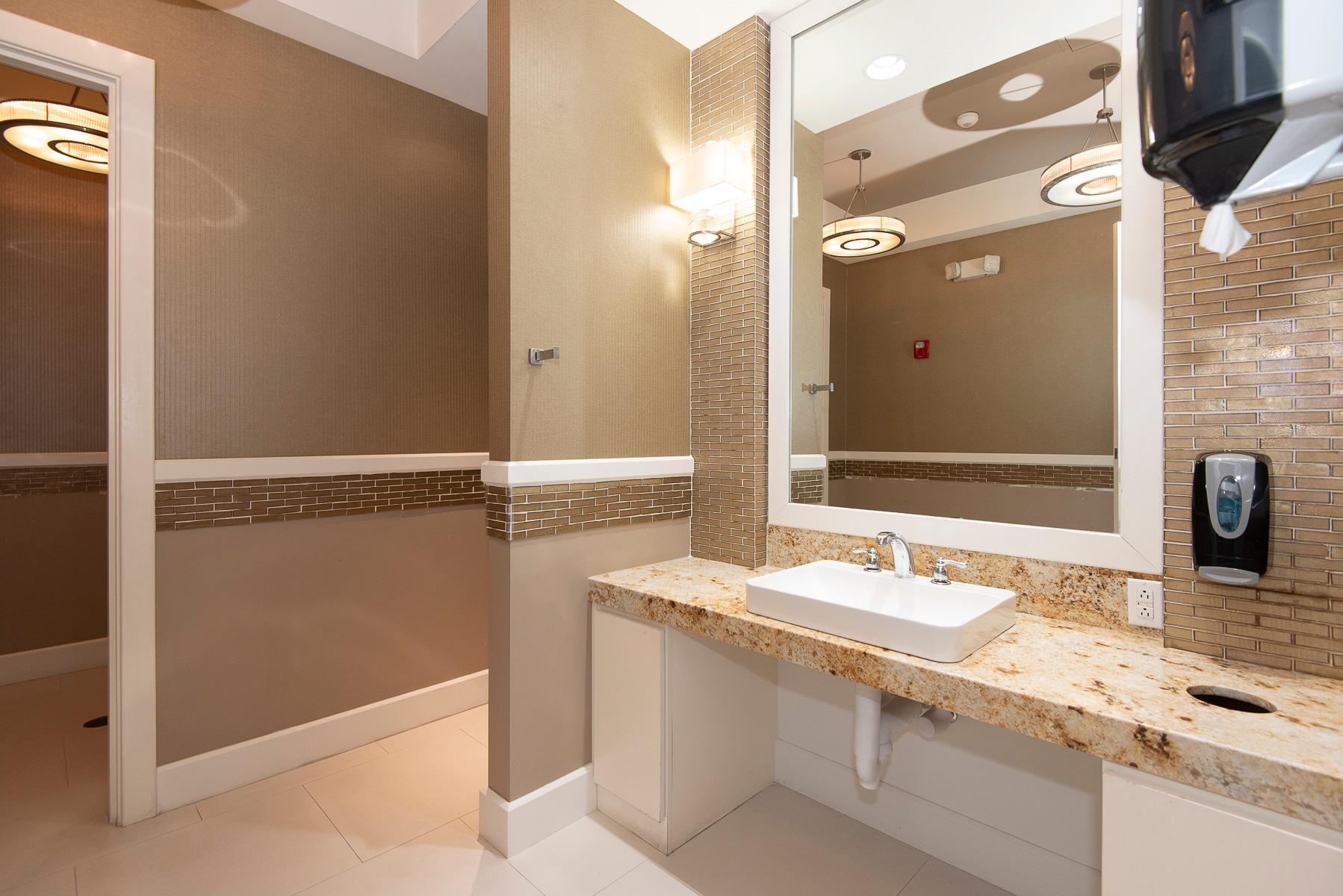 Building Photo - 231 Riverside Dr