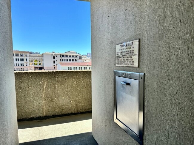 Building Photo - Million-Dollar Views, Starter Price!