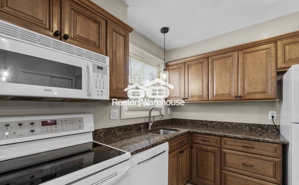 Building Photo - 241 Cedarmere Cir