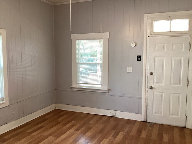 Building Photo - DOWNTOWN WILMINGTON! Historic Cottage - 2B...