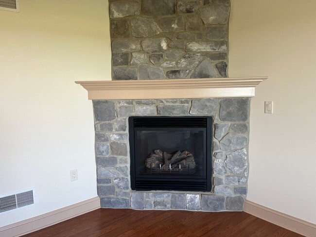 Building Photo - Now Leasing – Beautiful Well Maintained 3-...
