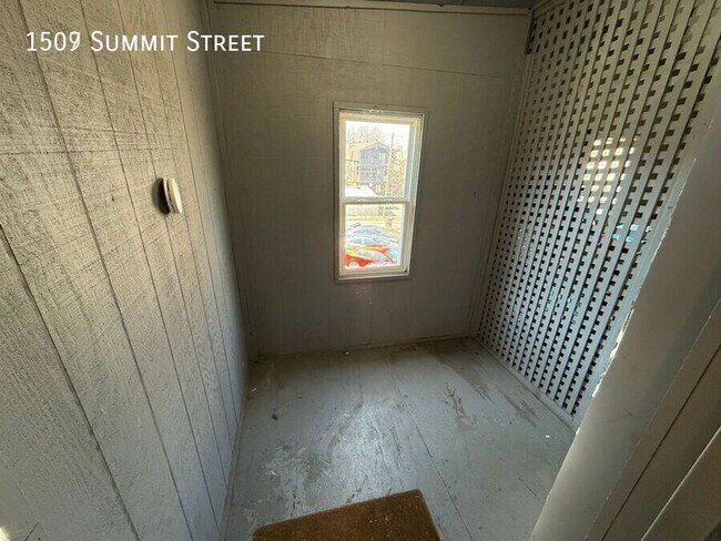 Building Photo - 1509 Summit St