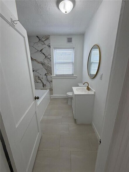 Building Photo - 116 Lenox Ave