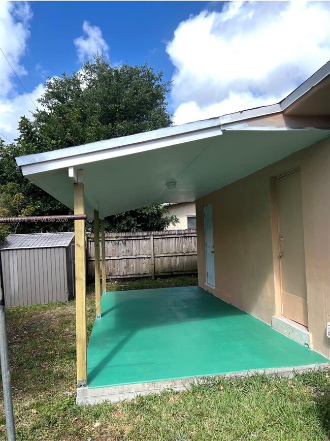 Building Photo - 6328 Pierce St