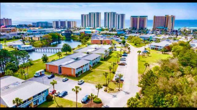 Building Photo - 4000 Gulf Terrace Dr