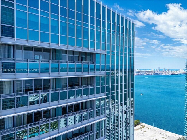 Building Photo - 1395 Brickell Ave