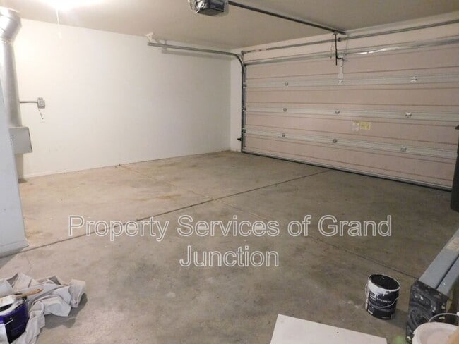 Building Photo - 657 Springbrook Dr