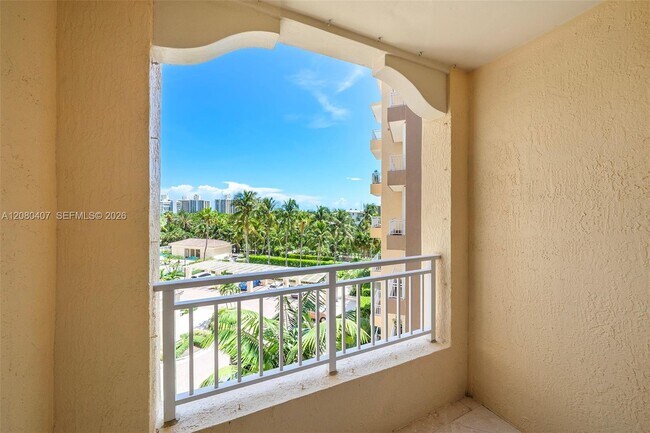 Building Photo - 765 Crandon Blvd