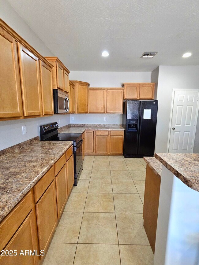 Building Photo - 18014 W Carmen Dr