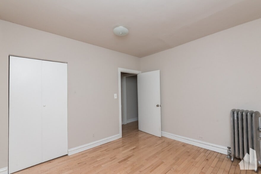 Building Photo - 5660 N Ridge Ave