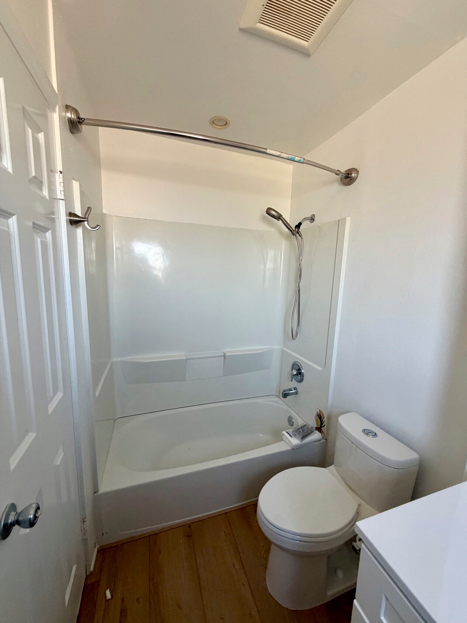 Master bathroom - 247 Alestar St