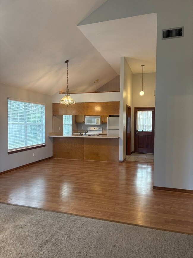 Building Photo - Charming 2 Bedroom in Fort Walton Beach!