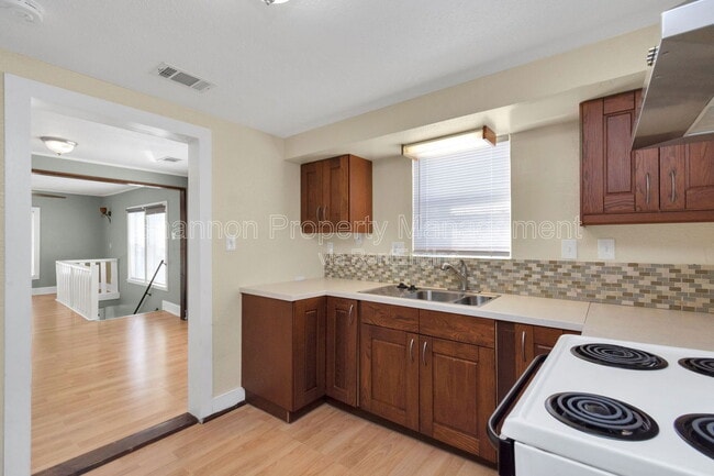 Building Photo - 2202 Kane St