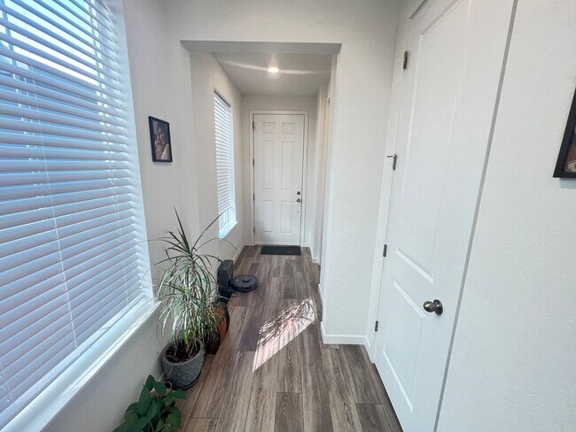 Building Photo - Spacious 3-Bedroom, 2.5-Bath Paired Home