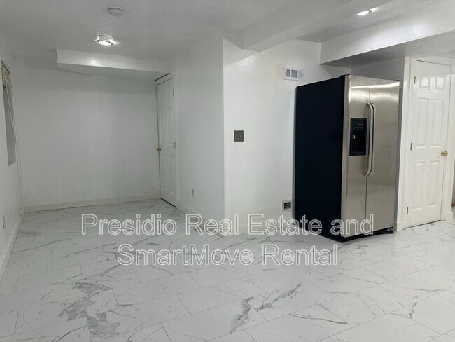 Building Photo - 3408 S Huntington Dr