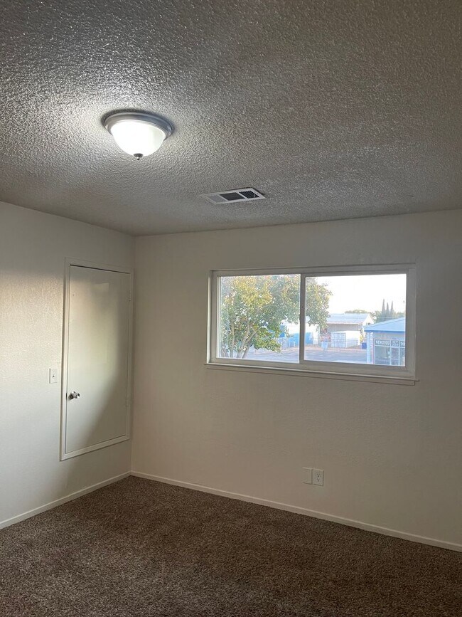 Building Photo - 2-Bedroom, 1.5-Bathroom Townhouse for Rent – $500 off 1st Month Rent