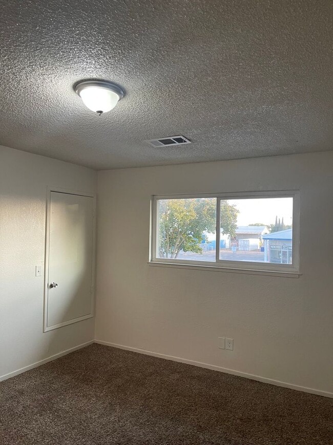 Building Photo - 2270 Blossom St
