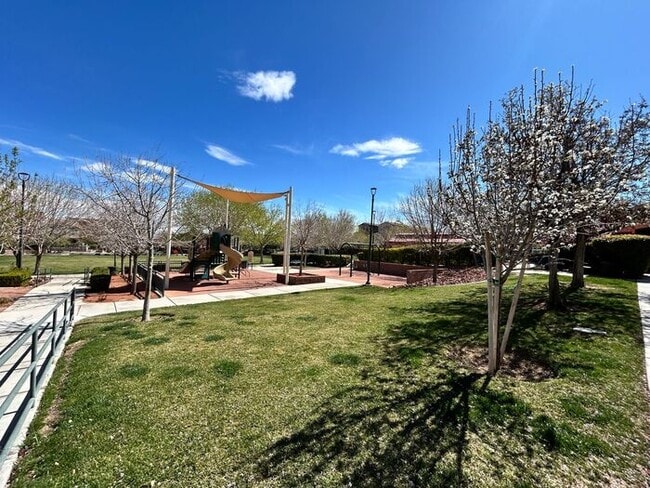 Building Photo - Carry Over Showing: This property has been shown before and will be rented to the first most qual...