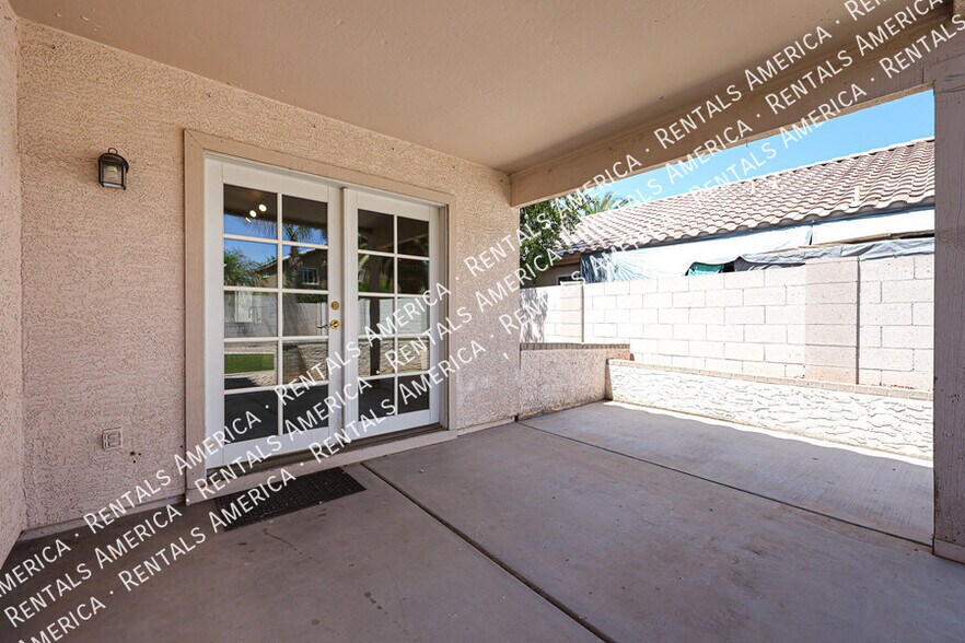 Building Photo - 2454 E Orchid Ln